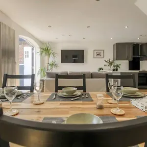  Holiday home Stunning Two Bed House In City Centre,