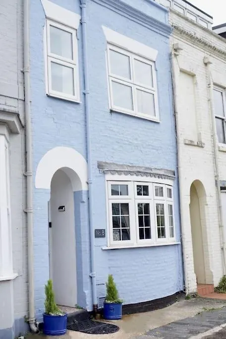 The Blue House On The Wall Southampton 0*,