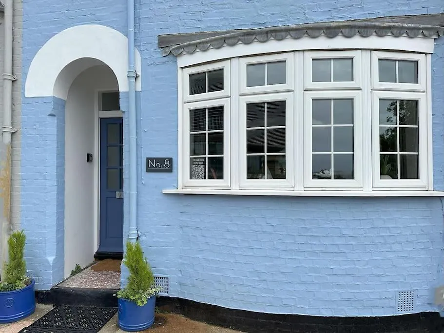 The Blue House On The Wall Southampton Holiday home