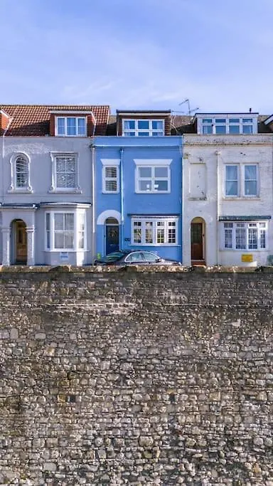 Holiday home The Blue House On The Wall Southampton United Kingdom